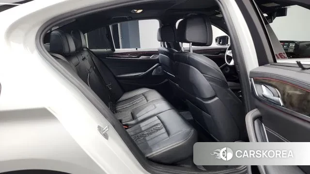 BMW 5 Series (G30) 2018 Белый из Кореи, фото 3