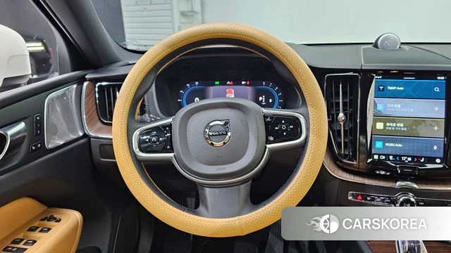 Volvo XC60 second Generation 2022 Белый из Кореи, фото 3