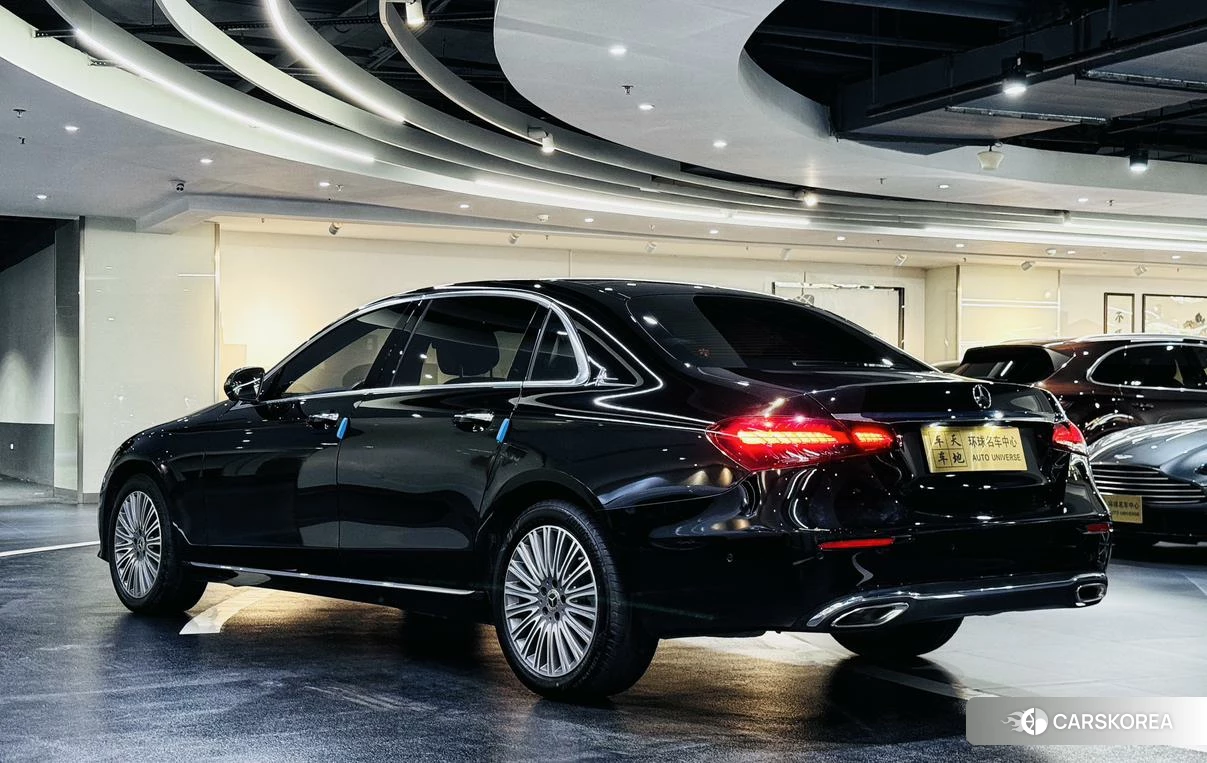 Mercedes-Benz E-class 2023 Черный из Китая, фото 3