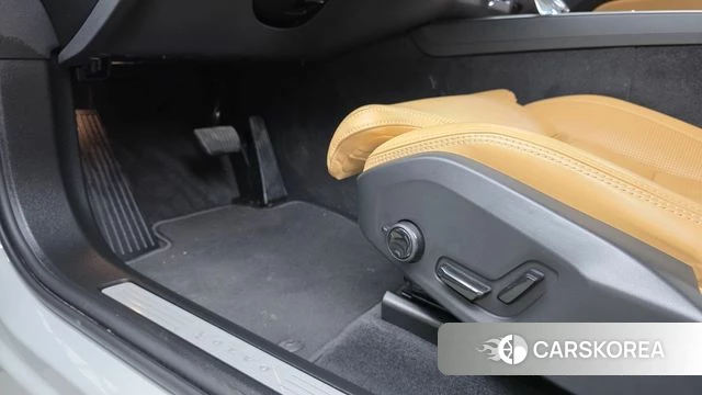Volvo XC60 second Generation 2025 Белый из Кореи, фото 3