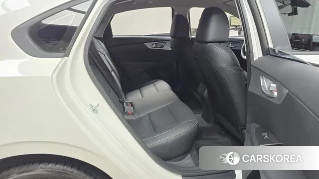 Kia The New K3 2nd generation 2023 Белый из Кореи, фото 3