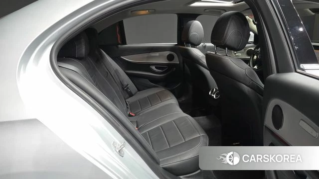Mercedes-Benz E-Class W213 2018 Серебряный из Кореи, фото 3