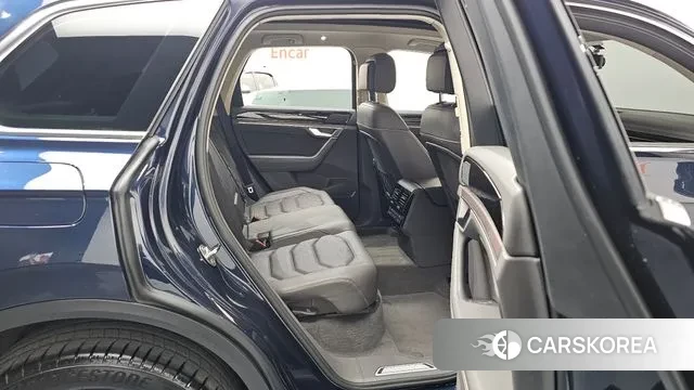 Volkswagen Touareg 3rd generation 2023 Синий из Кореи, фото 3