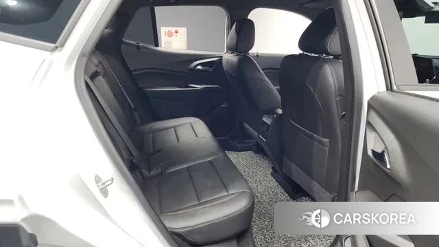 Chevrolet (GM Daewoo) Trax Crossover 2023 Белый из Кореи, фото 3