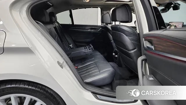 BMW 5 Series (G30) 2023 Белый из Кореи, фото 3