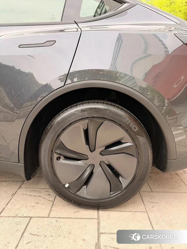 Tesla Model Y 2025 Серый из Кореи, фото 3