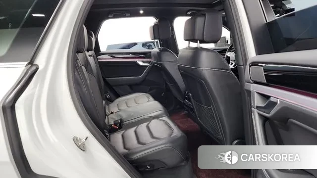 Volkswagen Touareg 3rd generation 2020 Белый из Кореи, фото 3