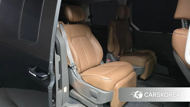 Hyundai Staria 2023 Черный из Кореи, фото 3