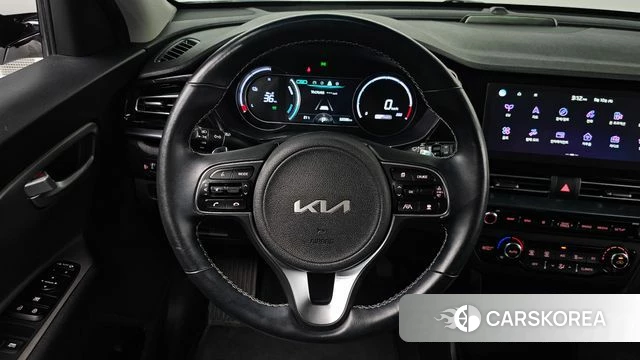 Kia Niro Plus 2023 Белый из Кореи, фото 3