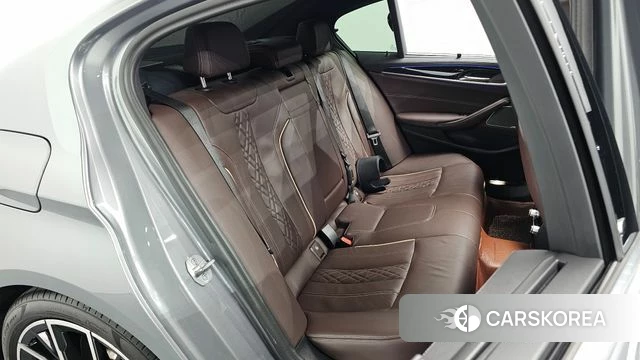BMW 5 Series (G30) 2023 Серый из Кореи, фото 3