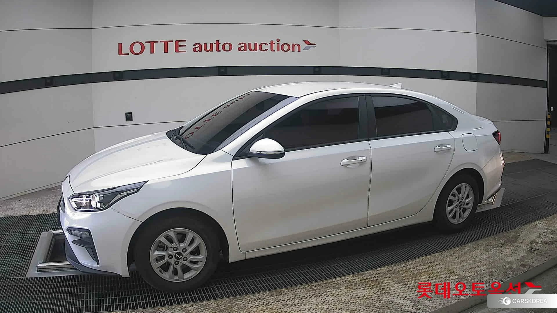 Kia K3 2021 Snow White Pearl из Кореи, фото 3