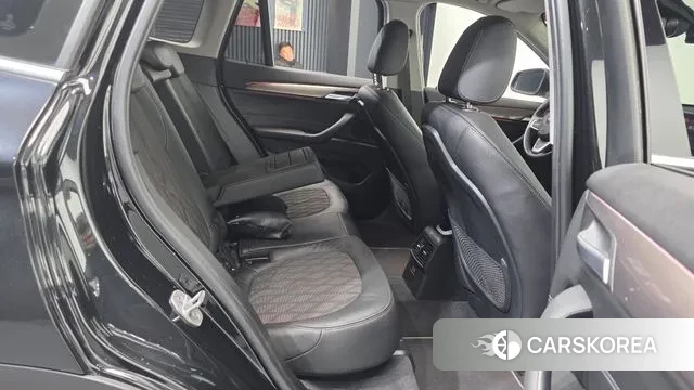 BMW X1 (F48) 2021 Черный из Кореи, фото 3