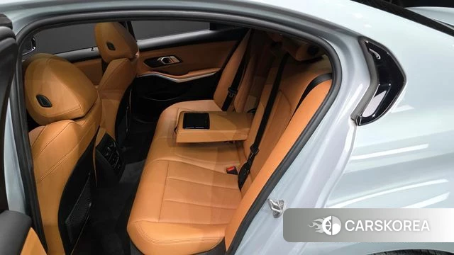 BMW 3 Series (G20) 2023 Светло-серебряный цвет из Кореи, фото 3