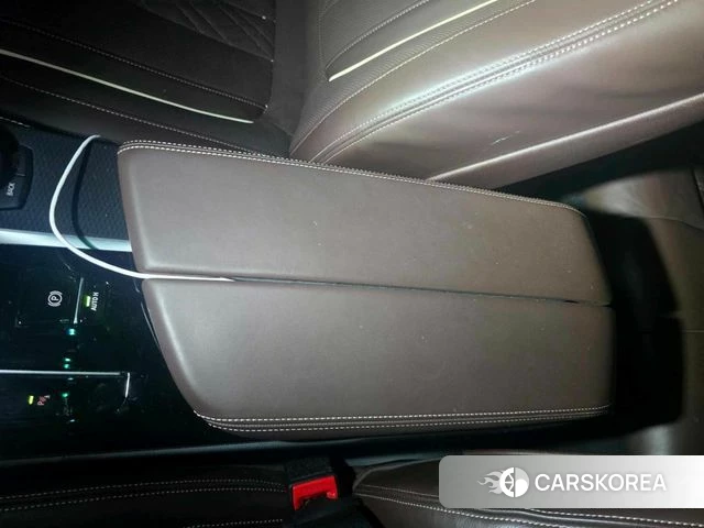 BMW 5 Series (G30) 2023 Серебристо-серый из Кореи, фото 3