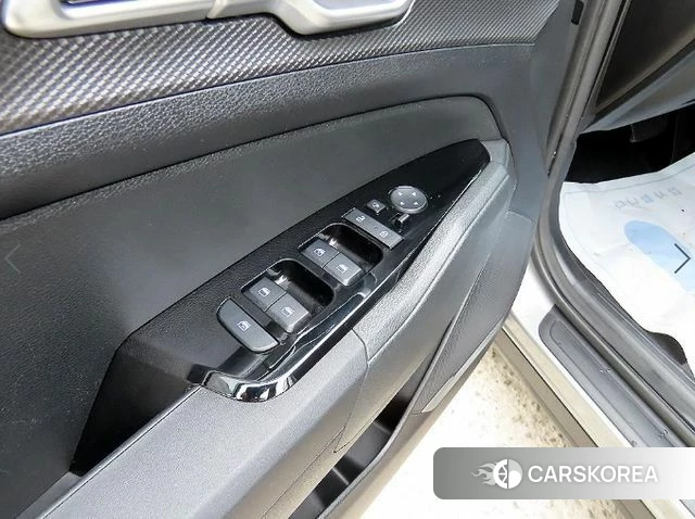 Kia Sportage 5th Generation 2022 Серебристо-серый из Кореи, фото 3