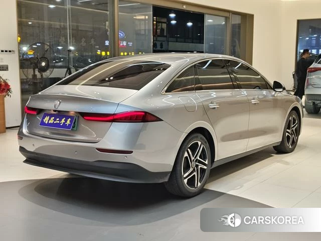 Roewe D7 DMH 2023 Серебристо-серый из Китая, фото 3