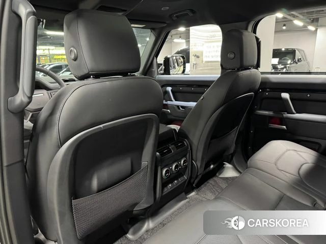 Land Rover Defender (L663) 2024 Черный из Кореи, фото 3