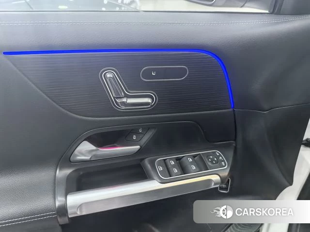 Mercedes-Benz GLB 2023 Белый из Китая, фото 3