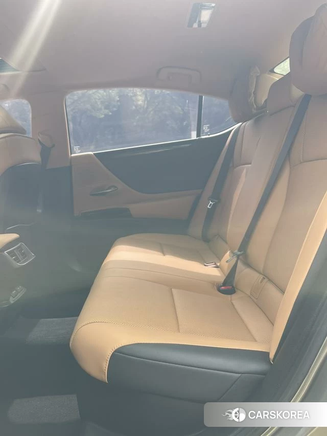 Lexus ES 2022 Шампань из Китая, фото 3