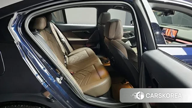 BMW 5 Series (G60) 2023 Синий из Кореи, фото 3