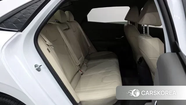 Hyundai The New Avante (CN7) 2024 Белый из Кореи, фото 3