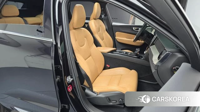 Volvo XC60 second Generation 2020 Черный из Кореи, фото 3