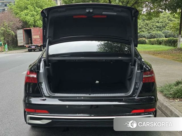 Audi A6L 2023 Черный из Китая, фото 3