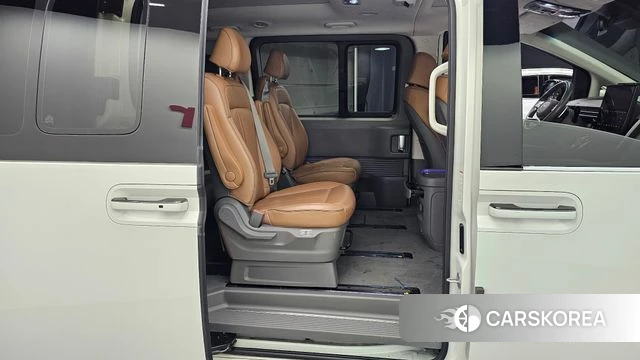 Hyundai Staria 2022 Белый из Кореи, фото 3