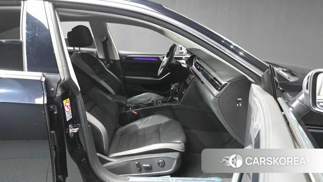 Volkswagen Arteon 2023 Черный из Кореи, фото 3