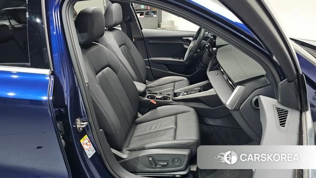 Audi A3 (8Y) 2024 Синий из Кореи, фото 3