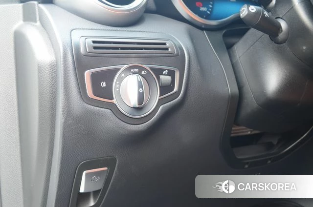 Mercedes-Benz GLC-Class X253 2021 Белый из Кореи, фото 3