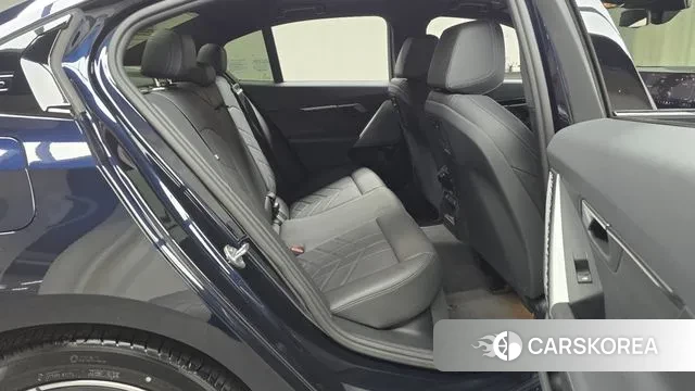 BMW 5 Series (G60) 2024 Черный из Кореи, фото 3