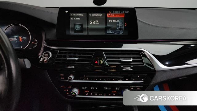 BMW 5 Series (G30) 2018 Серый из Кореи, фото 3