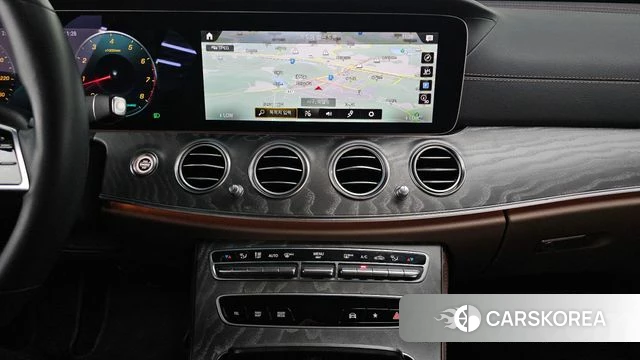 Mercedes-Benz E-Class W213 2023 Белый из Кореи, фото 3