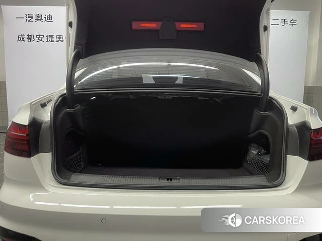 Audi A4L 2025 Белый из Китая, фото 3