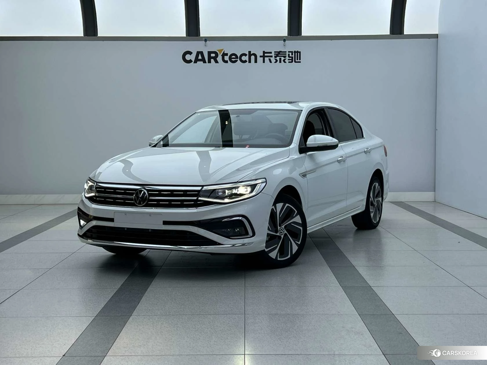 Volkswagen Bora 2022 Белый из Китая, фото 3