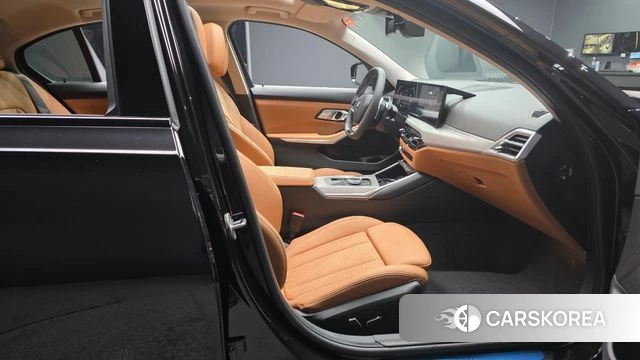 BMW 3 Series (G20) 2025 Черный из Кореи, фото 3