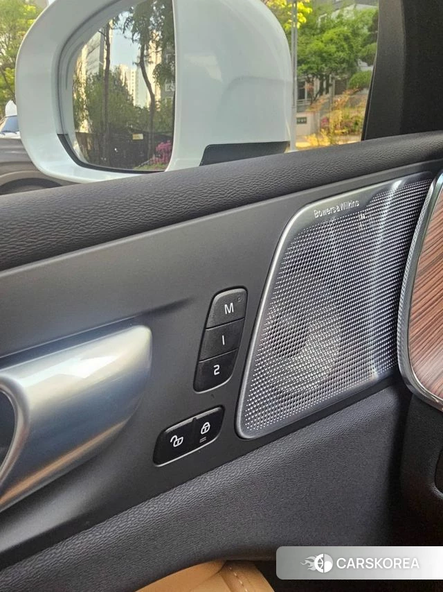 Volvo XC60 second Generation 2024 Белый из Кореи, фото 3