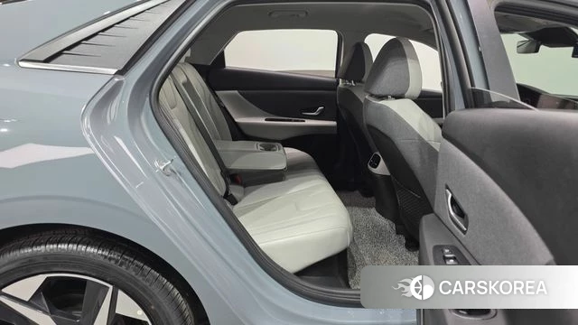 Hyundai Avante Hybrid (CN7) 2021 Серебристо-серый из Кореи, фото 3