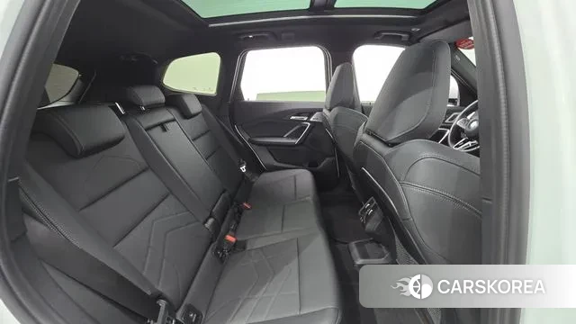 BMW iX1 (U11) 2023 Белый из Кореи, фото 3