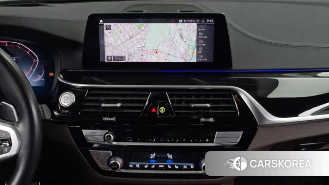 BMW 5 Series (G30) 2019 Серебристо-серый из Кореи, фото 3