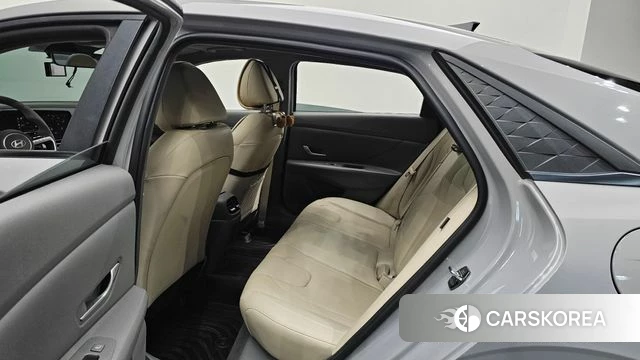 Hyundai The New Avante (CN7) 2023 Серебристо-серый из Кореи, фото 3