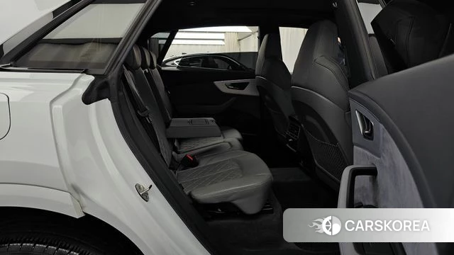 Audi Q8 (4M) 2022 Белый из Кореи, фото 3