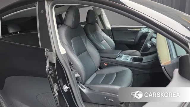 Tesla Model Y 2023 Черный из Кореи, фото 3