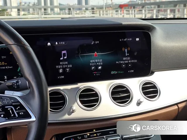 Mercedes-Benz E-Class W213 2021 Белый из Кореи, фото 3