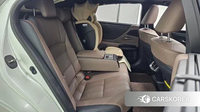 Lexus ES300h 7th generation 2024 Белый из Кореи, фото 3