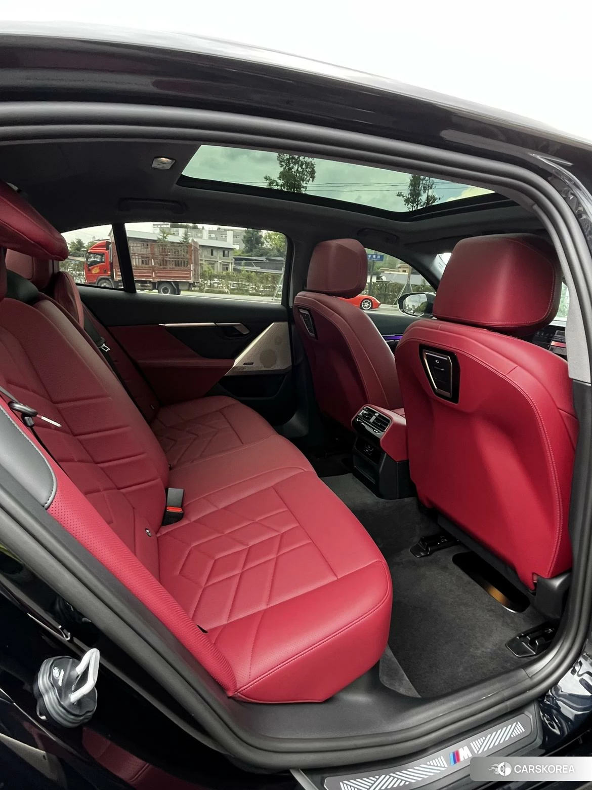 BMW 5 series 2024 Черный из Китая, фото 3