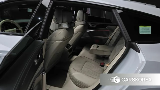 Audi A7 (4K) 2020 Белый из Кореи, фото 3
