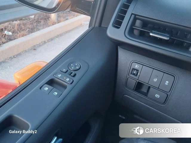 Hyundai Staria 2023 Желтый из Кореи, фото 3