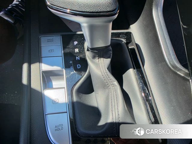 Hyundai Avante Hybrid (CN7) 2022 Серебристо-серый из Кореи, фото 3